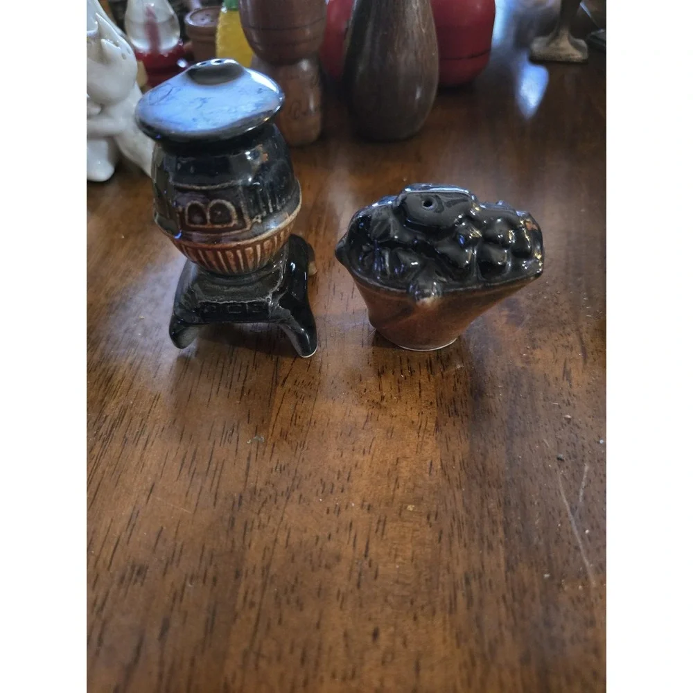 Vintage Ceramic Figural Pot Belly Stove & Coal Bucket Salt and Pepper Shaker Set